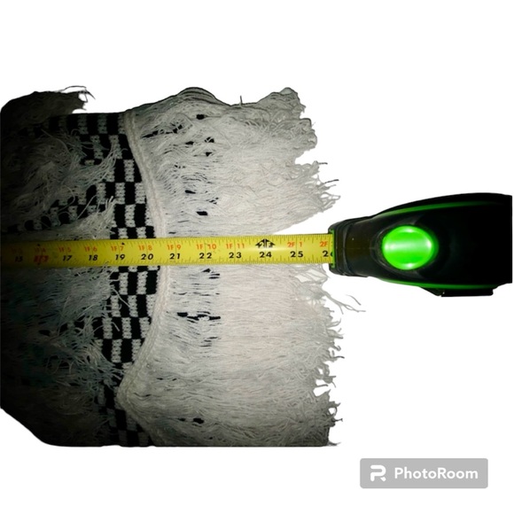 🆕Boho Black & White Checkered Fringe Sweater - Picture 8 of 8